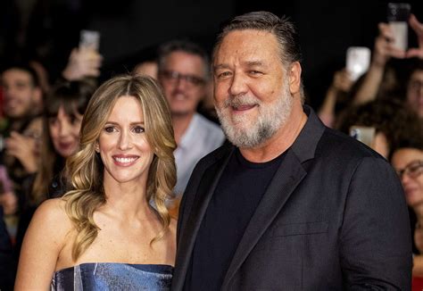 does russell crowe have a girlfriend